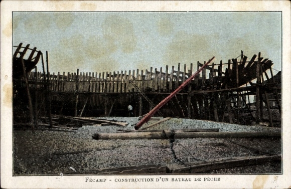 Ak Fécamp Seine Maritime, Bau eines Fischerbootes, Baustelle, Holzstruktur, Fécamp