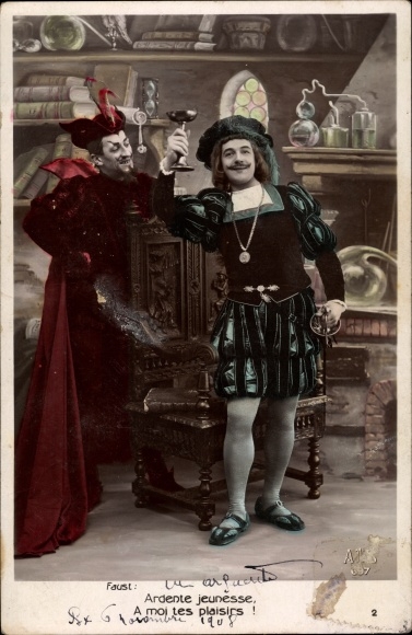 KP scena teatralna, aktor, pięść, szlachetny człowiek z filiżanką