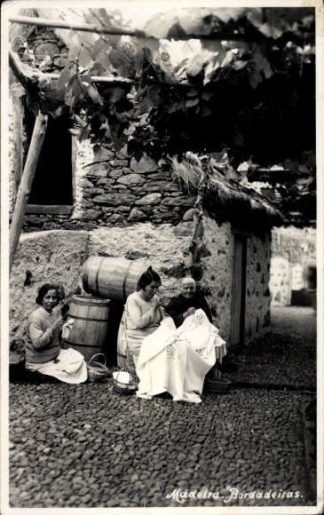 Photo Postcard Island Madeira Portugal, embroiderers