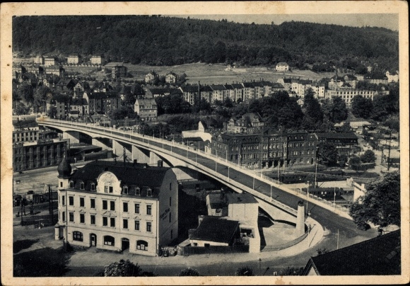 Ak Aue im Erzgebirge Sachsen, Adolf Hitler Brücke, Blick auf den Ort