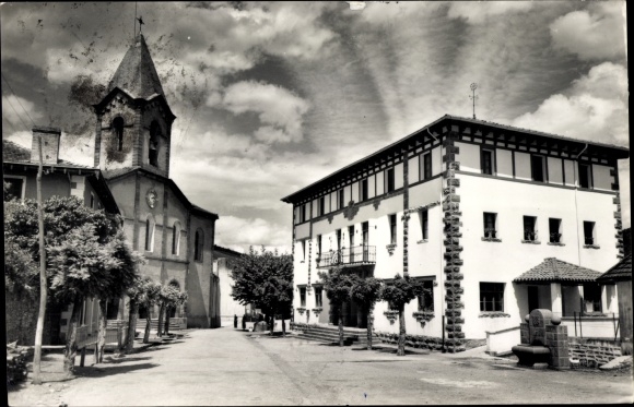 Postcard Luizade Valcarlos Navarra, Town Hall and Parish of Santiago, Hotel