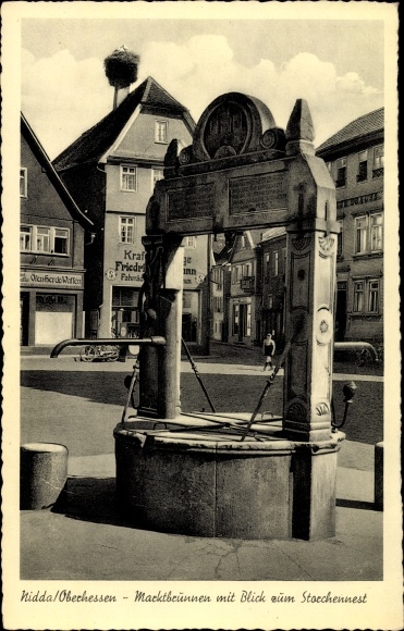 Foto Ak Nidda in Oberhessen, Marktbrunnen, Storchennest