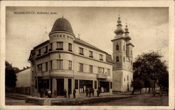 KP Michalovce Nagymihály Großmichel Słowacja, Rolnický dům, zabytkowy budynek, ludzie na...