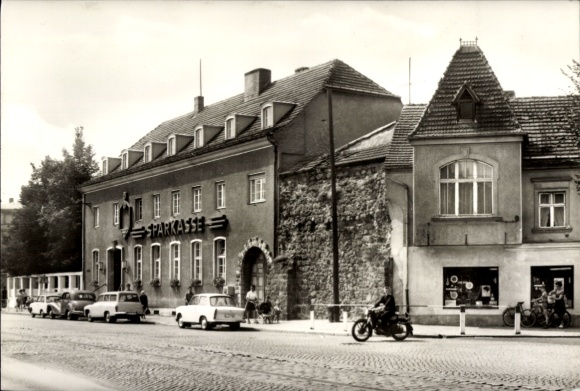 Ak Strausberg in der Mark, Große Straße, alte Stadtmauer, Sparkasse