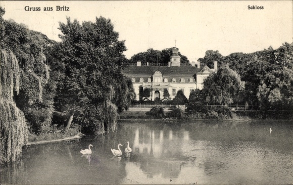 Postcard Berlin Neukölln Britz, Castle, Swan Pond