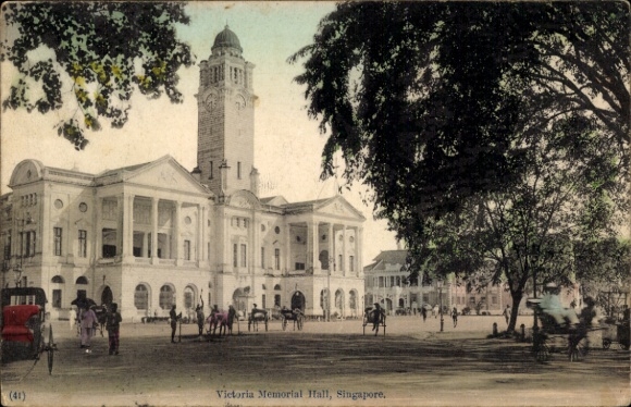 Ak Singapore Singapur , Victoria Memorial Hall, Gebäude, Bäume, Pferdewagen