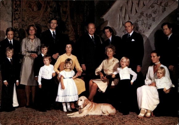 Postcard Princely Family of Liechtenstein, group photo