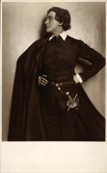 Photo Postcard portrait of a man in theater costume