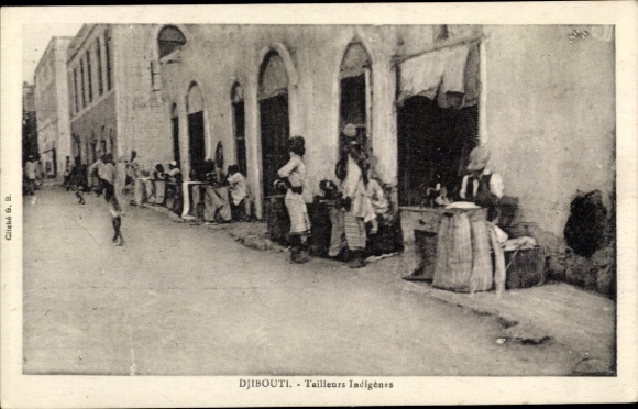 Ak Djibouti Dschibuti, Marktszene, Schneider, indigene Personen, historische Aufnahme