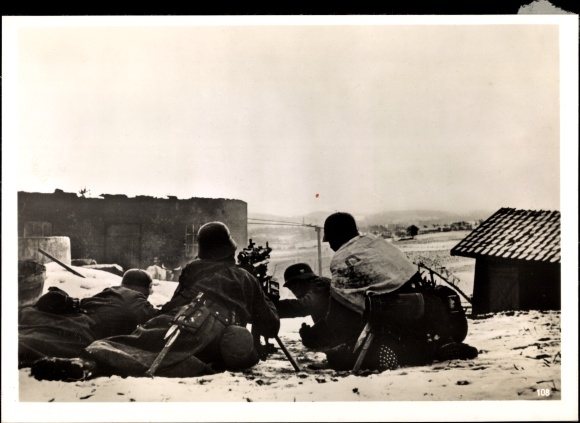 Photo German MG posts advancing in Norway, April 1940