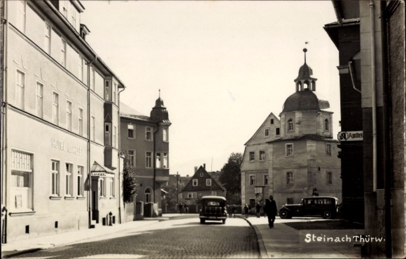 Foto Ak Steinach im Thüringer Wald, Straßenpartie, Hotel, Apotheke