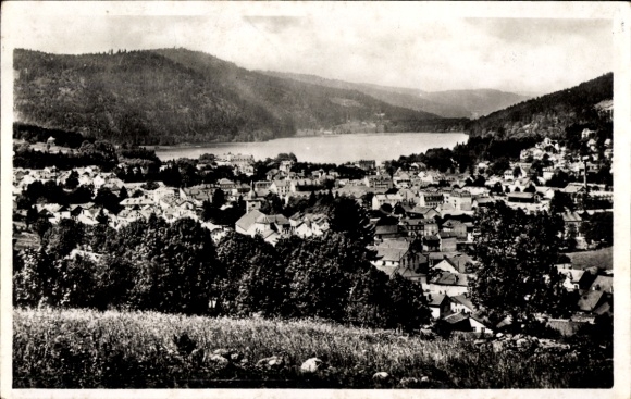 Ak Gérardmer Lothringen Vosges, Landschaft mit See, Häuser, Bäume, Berge im Hintergrund