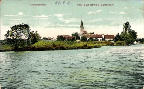 Postcard Berlin Köpenick Rahnsdorf, view of the town from the Spree, church