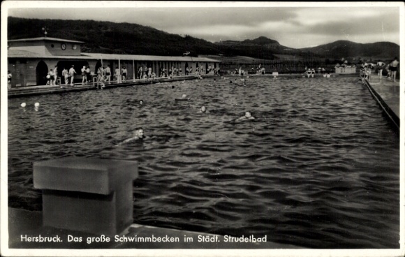 Ak Hersbruck in Mittelfranken, Schwimmbecken im Städtischen Sprudelbad