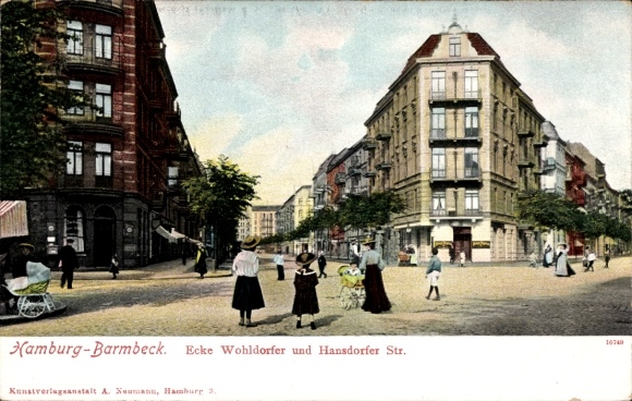 Postcard Hamburg Nord Barmbek, Wohldorfer Straße corner Hansdorfer Straße, stroller