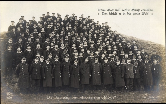 Postcard seamen of the returned SMS Möwe, Graf zu Dohna Schlodien, crew, Novitas 24 6