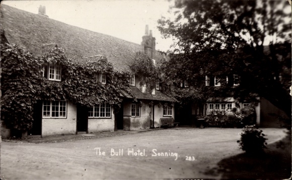 Ak Sonning South East England, das Bull Hotel
