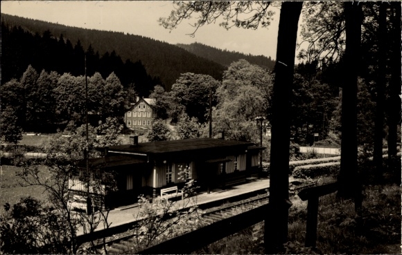 Ak Meuselbach Schwarzmühle Thüringer Wald, Die Gleisseite vom Bahnhof, Bahnsteig