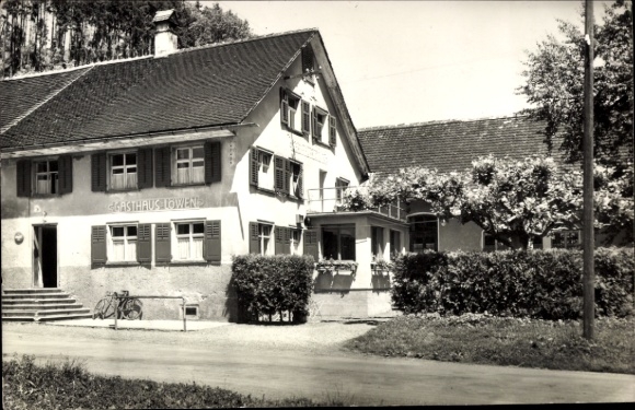 Ak Feldkirchen im Kreis München Oberbayern, Gasthaus Löwen, Fahrrad, Bäume, Blumen, Straße