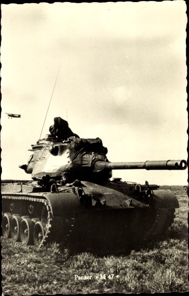 Postcard Deutsche Bundeswehr, tank M 47 in the autumn maneuvers