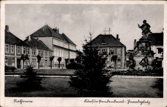 Ak Rathenow im Havelland, Keurvorstenmonument, Paradeplatz