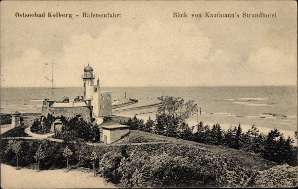 Postcard Kołobrzeg Kolberg Pomerania, view from Kaufmann&#39;s Strandhotel, lighthouse