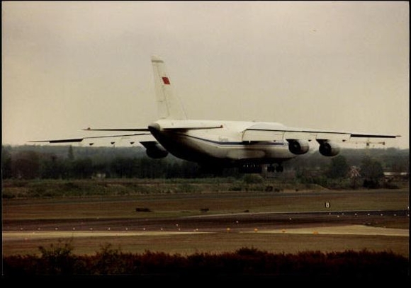 Set von 71 Fotos Flugzeuge und  Hubschrauber