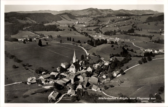 Ak Stiefenhofen in Allgäu Schwaben, luchtfoto van Allgäu, landelijk landschap, 1940