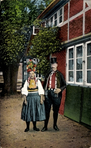Postcard Vierländer traditional costumes, bridal couple