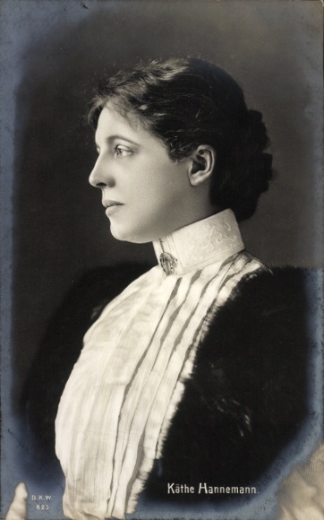 Aktorka fotograficzna Käthe Hannemann, portret z boku