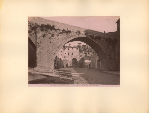 foto rond 1880, Perugia Umbrië, Arco della Conca sopra al quale passa la Via Appia