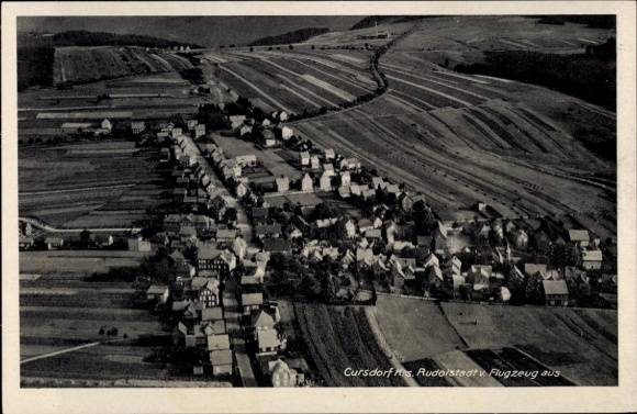 Ak Rudolstadt in Thüringen, Luftaufnahme, Cursdorf, eindrucksvolle Landschaft, landwirtschaftlich