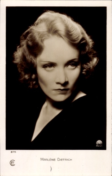 Ak Schauspielerin und Sängerin Marlene Dietrich, Portrait, Paramount 113