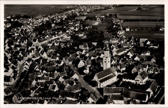 Ak Langenau in Württemberg, Luftaufnahme von Langenau, Stadtansicht, Kirche, Häuser