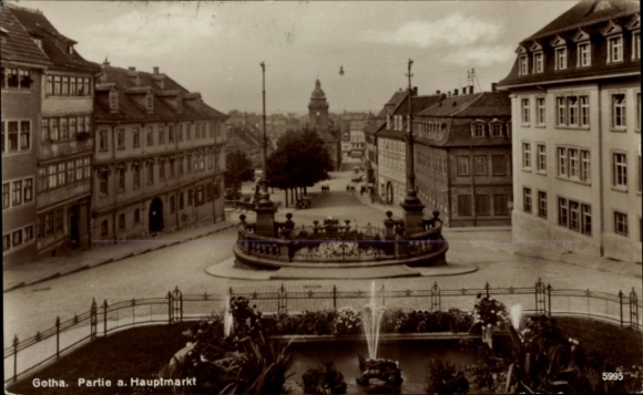 Ak Gotha in Thüringen, Stadtansicht mit Hauptmarkt, Statuenbrunnen,  Gebäude