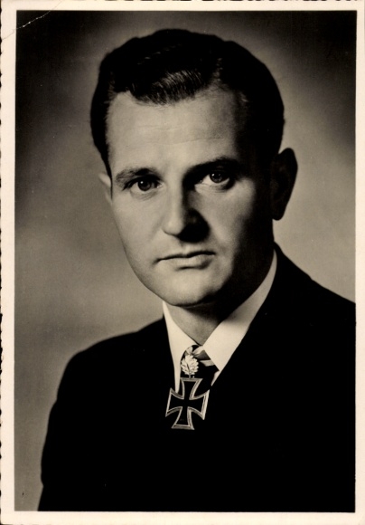 Ak Ritterkreuzträger Kapitänleutnant Heinrich Bleichrodt, Eichenlaub, Portrait, Kriegsmarine
