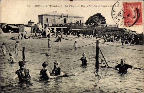 Postcard Roscoff Finistère, beach, bathers in the water, nice weather