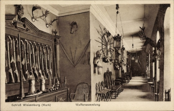 Ansichtkaart Wiesenburg in der Mark, Kasteel Wiesenburg, wapencollectie, geweren, trofeeën, jachttrofeeën