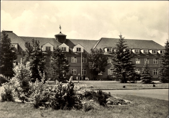 Ak Anklam in Mecklenburg Vorpommern, uitzicht vanuit het ziekenhuis, park