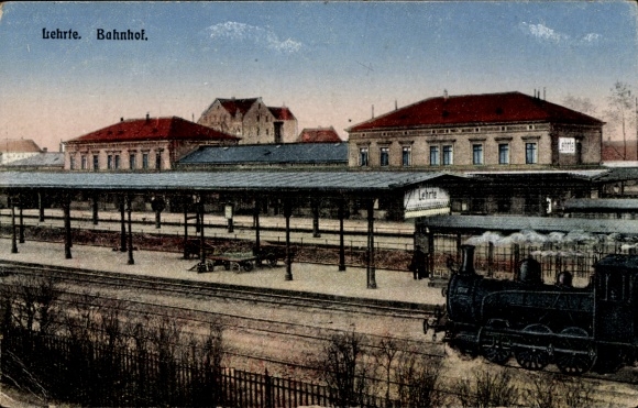 Postcard Lehrte in Lower Saxony, steam locomotive enters the station