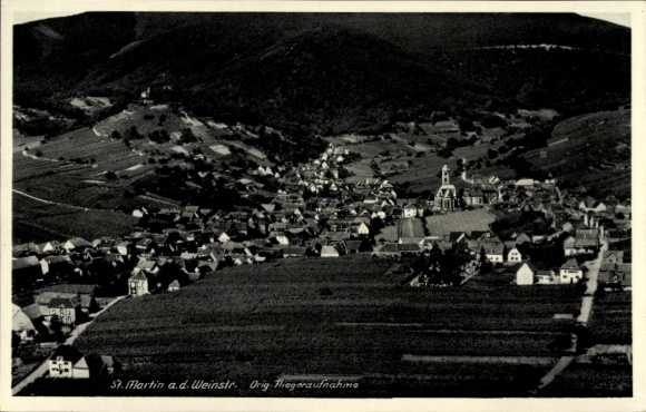 Ak St. Martin Villach in Kärnten, Blick auf  Weinberge, Häuser, Kirche