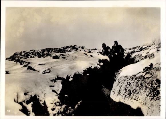 Photo Hoffmann, Heinrich, Cold snap on the West Wall, Wehrmacht soldiers, January 1940