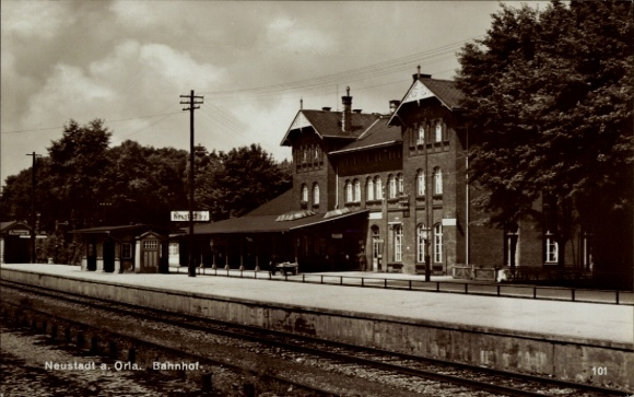 Ak Neustadt an der Orla, Bahnhof, Bahnsteig
