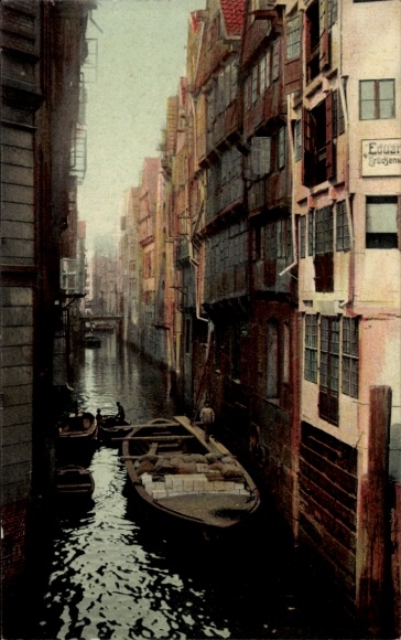 Postcard Hamburg, Fleet at Reimerstwiete, boat is being loaded