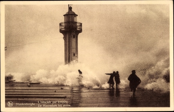 Postcard Blankenberghe Blankenberge West Flanders, De Havendam bij storm, Lighthouse