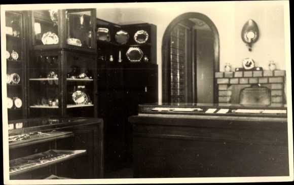 Photo Postcard Unknown place, watch and jewelry store, interior view