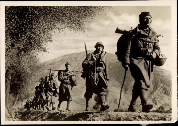 Photo Hoffmann, Heinrich, Advance of Italian soldiers on Greek territory, Nov. 1940