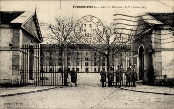 Ak Fontainebleau Seine et Marne,  Caserne Damesme, Soldaten,  Militärgebäude