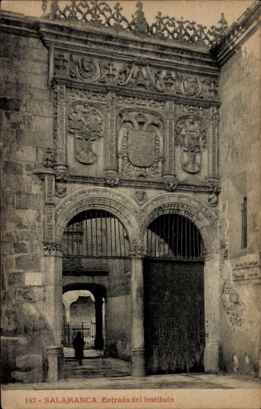KP Salamanca Kastylia i León, wejście do instytutu, architektura, zdjęcie czarno-białe