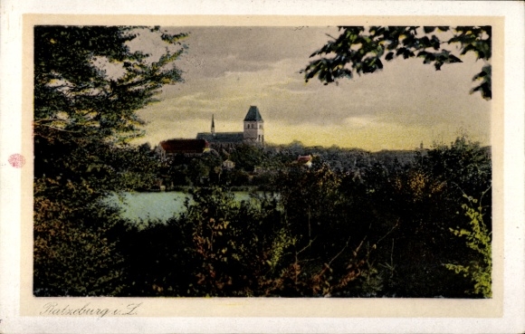 Ak Ratzeburg im Herzogtum Lauenburg, Landschaft mit Kirche, Fluss und Bäumen, nmotiv